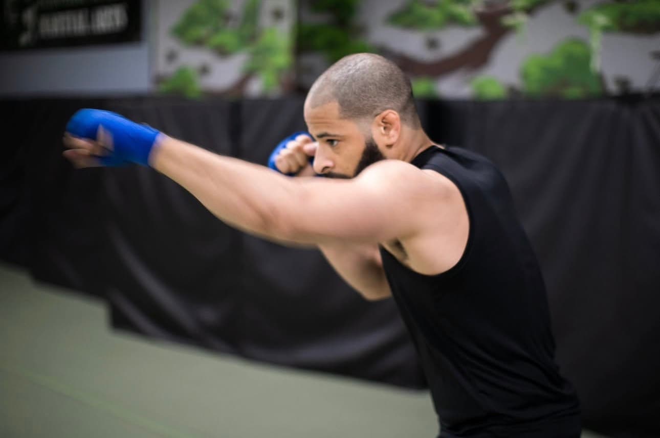 Coach Sonel, extended jab